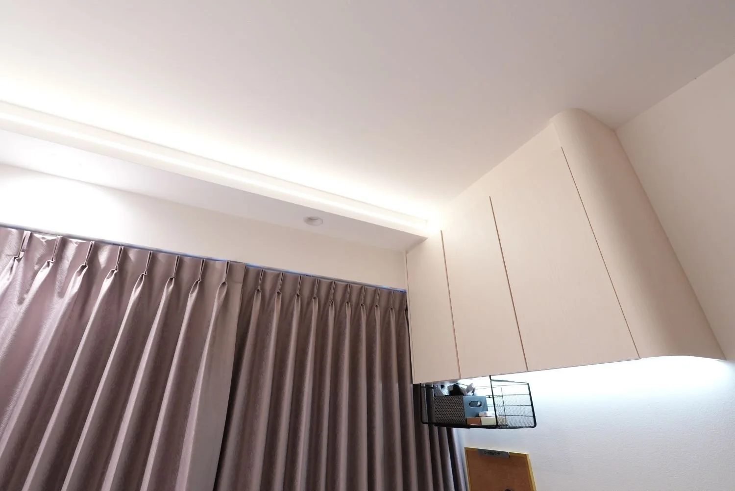 Yishun Close 3 Bedder condo master bedroom custom carpentry detail