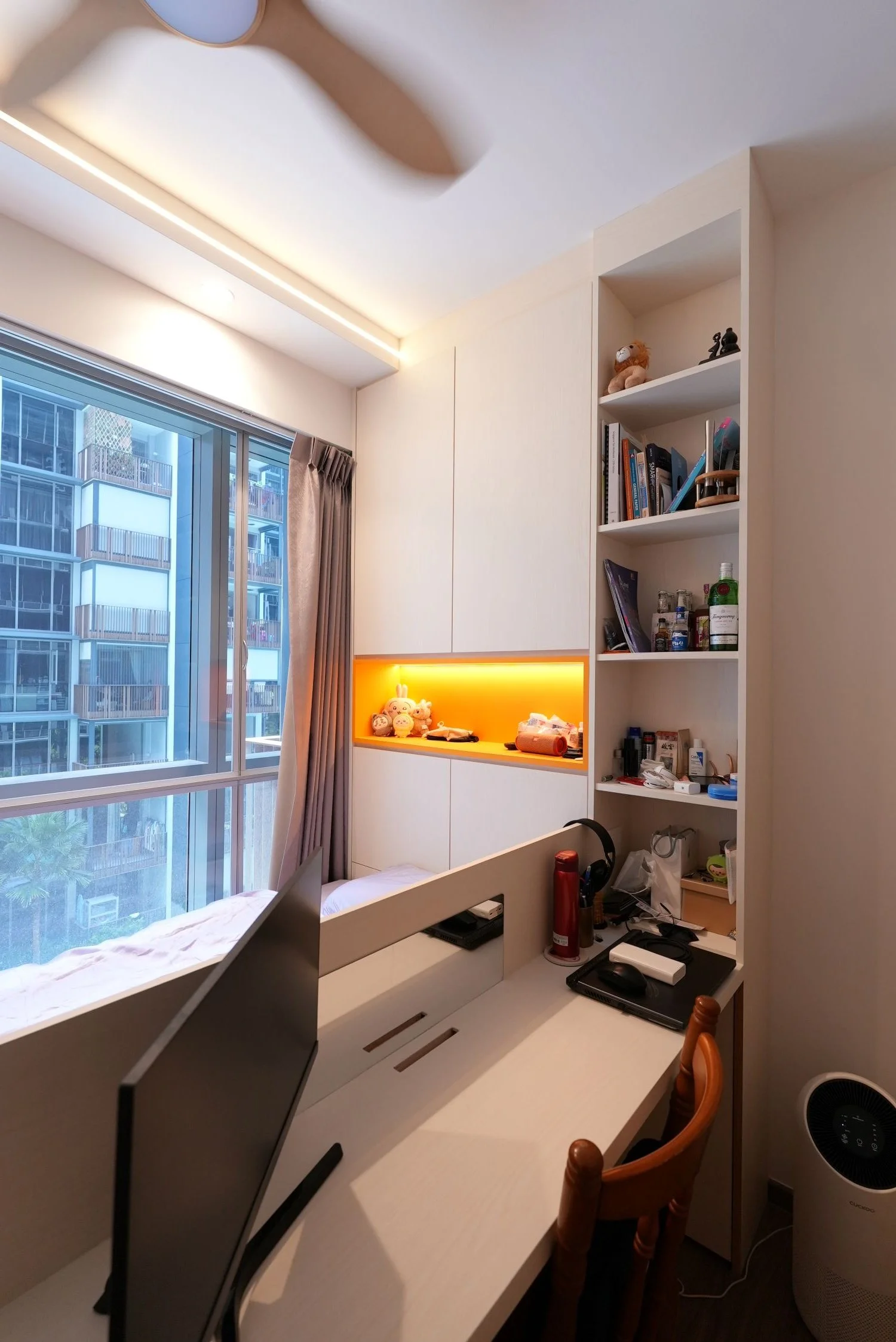 Yishun Close 3 Bedder condominium home office with built-in desk