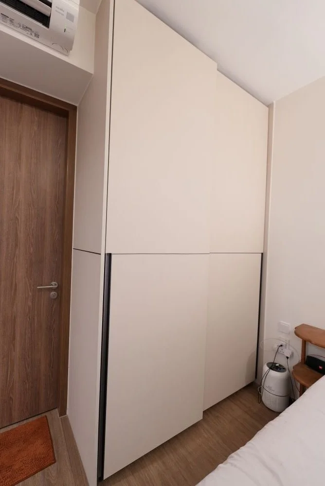 Yishun Close 3 Bedder condo floor-to-ceiling bedroom wardrobe