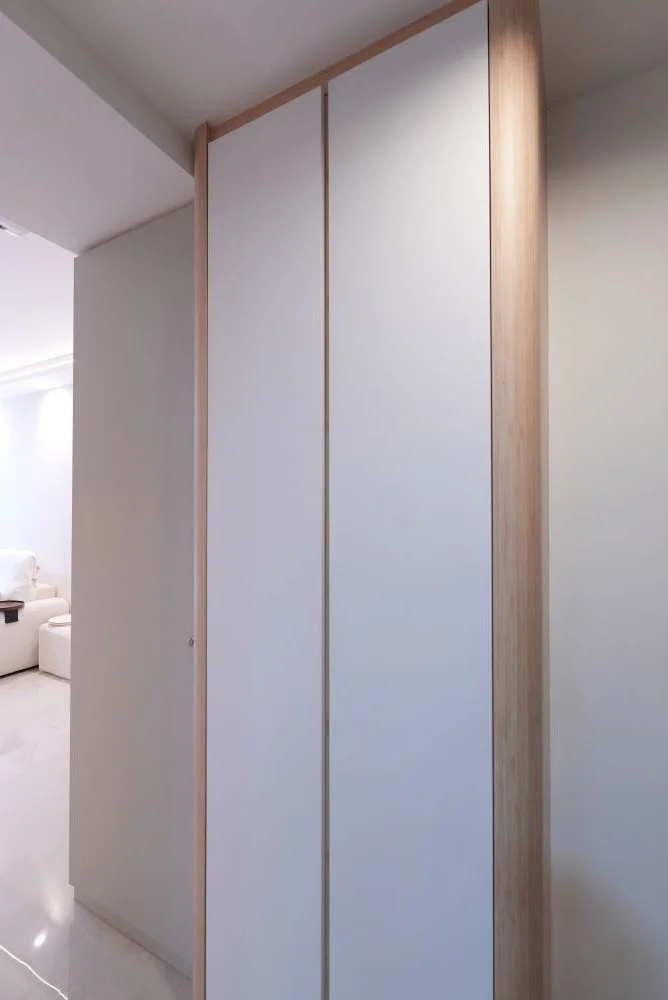 Yishun Close 3 Bedder condominium built-in storage cabinet
