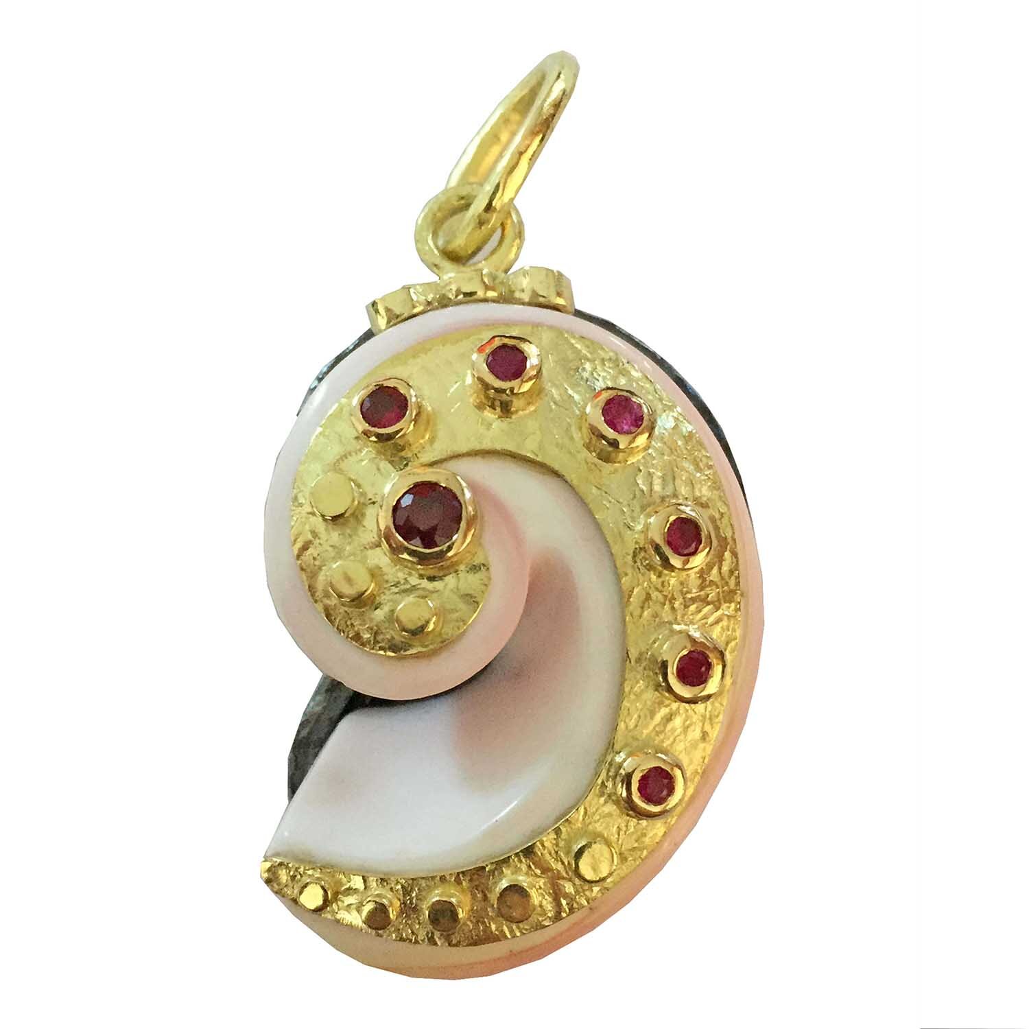 77 Carved Conch Shell Swirl Pendant .jpg