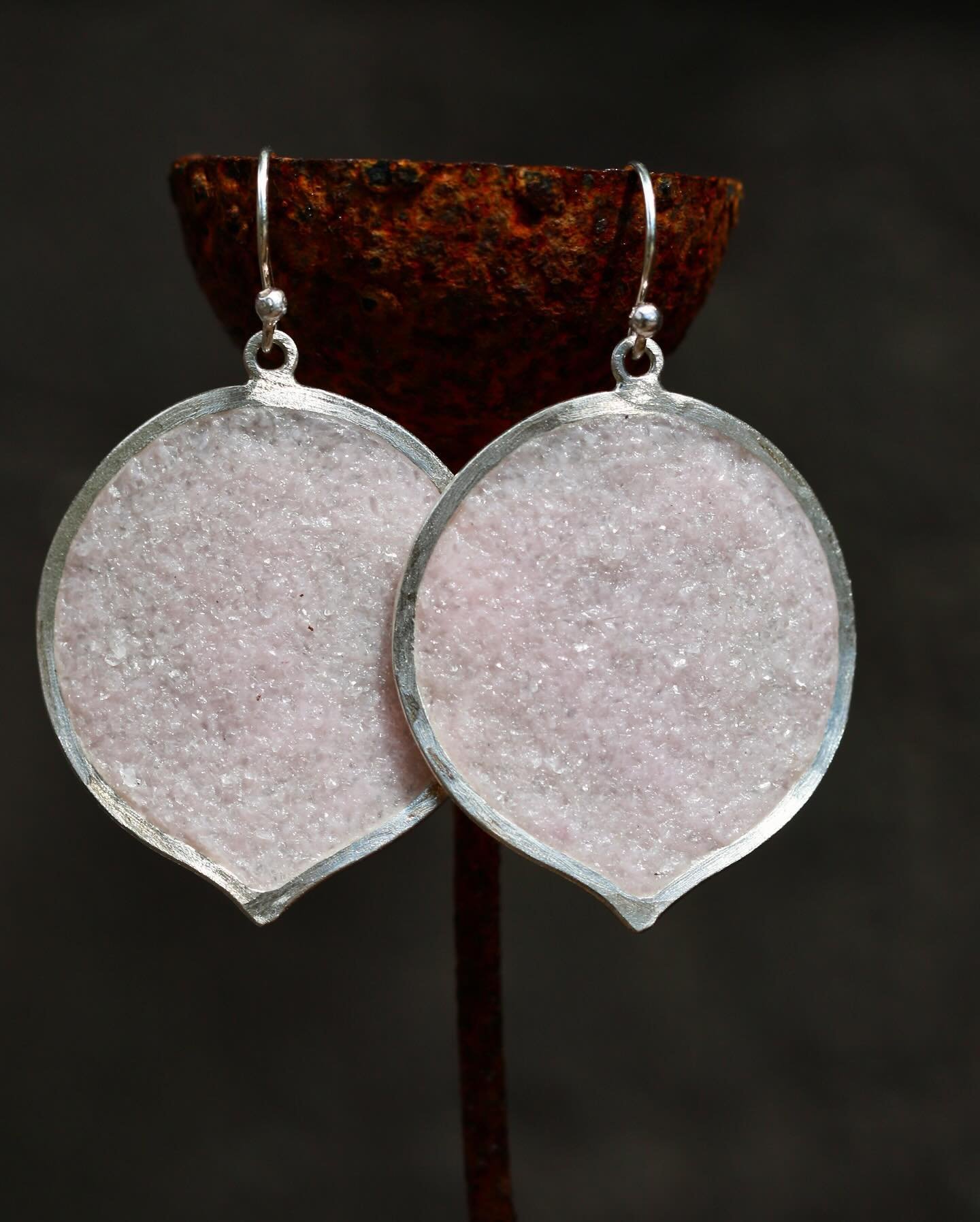 Large &lsquo; Pink Balloon &lsquo; earrings by David Urso 🩷

#handcraftedjewelry #sterlingsilver #naturalstonejewelry #artgallery #shoplocal #womanownedbusiness #silverjewelry #gloucesterma #rockyneckartcolony #handmadewithlove #handmadejewelry #sil