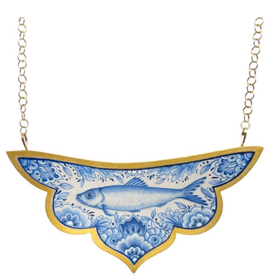 Gilded Necklace-hand painted miniature artwork handcrafted by Christina Goodman. 

#Fish #blueandwhite #art #Italianart #renaissance #gilded #Necklace #miniaturepainting #gold #craft #gallery #womenownedbusiness #shoplocal
#lovejewelry #lovejewelryha