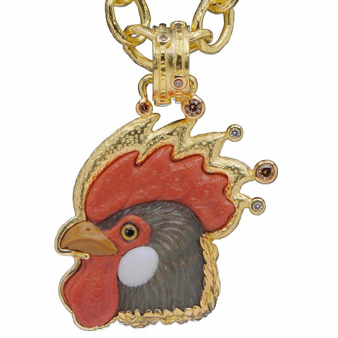 Own the Day with a little CockaDoodleDoo confidence!

#roostervibes #spectrolite #barnyardfun #coral #pendant #18K
#18Kgold #diamonds #cognacdiamonds #agate #handcrafted #handcraftedjewelry
#whimsical #designer #artjewelry #inspiration #craft #bird #