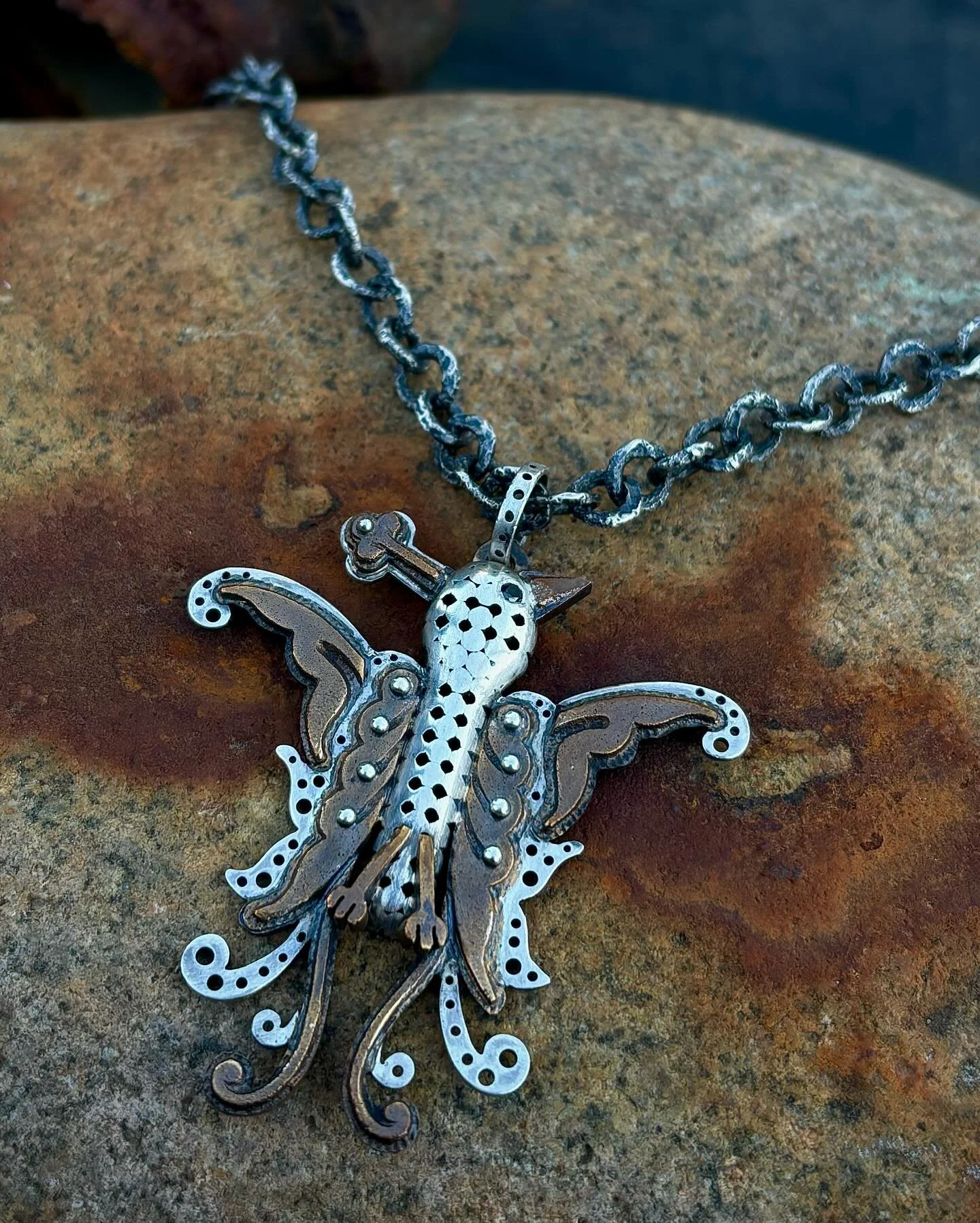 We love this pendant!! 🌟🪶

Intricately carved sterling silver and bronze bird by Nova Samodai! Paired with an oxidized silver chain, these mixed metals are sure to add charm and whimsy to your outfit. @novasmetal ⛓️🤎

Come see the rest of Nova&rsq