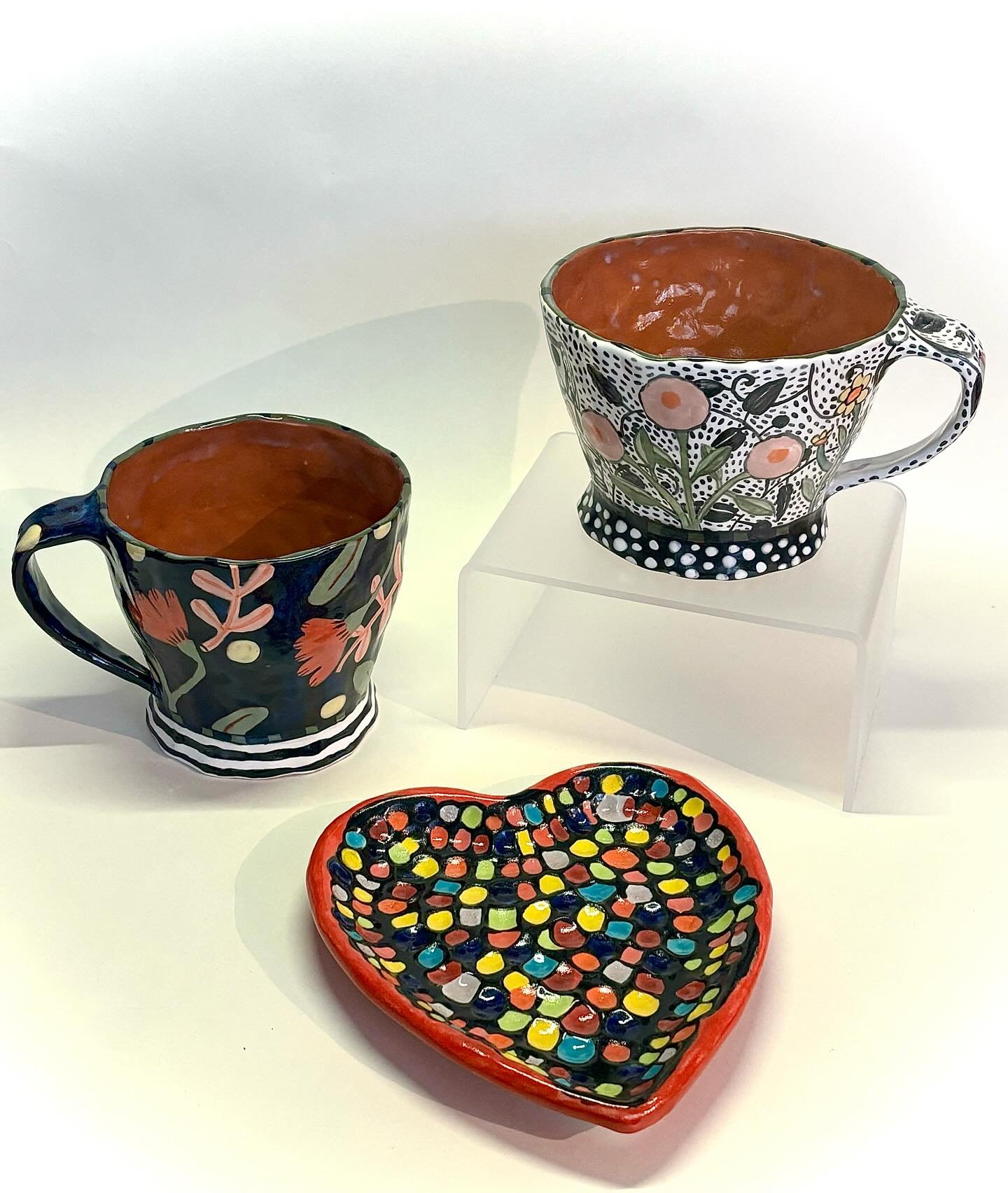 Ceramics handmade with love ☕️

If you&rsquo;re on the hunt for heartfelt and handcrafted gifts this season, look no further&hellip; Side Street Gallery may have just what you&rsquo;ve been searching for. Featuring mugs by Nancy Gardner and a heart p