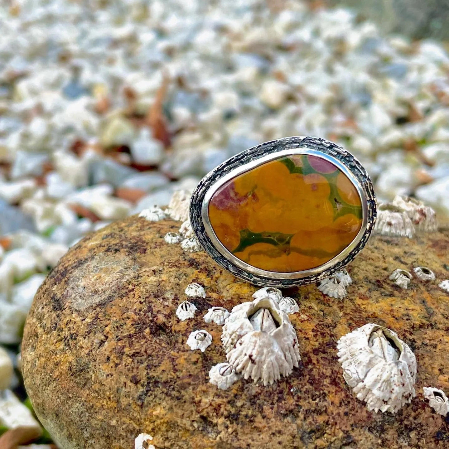 This fun and funky naturally-formed jasper ring by @novasmetal is a stunning statement ring that is sure to spice up any outfit 😍❤️&zwj;🔥⚡️

Visit Side Street Gallery to brighten up your jewelry collection and support local artists! We are open Tue