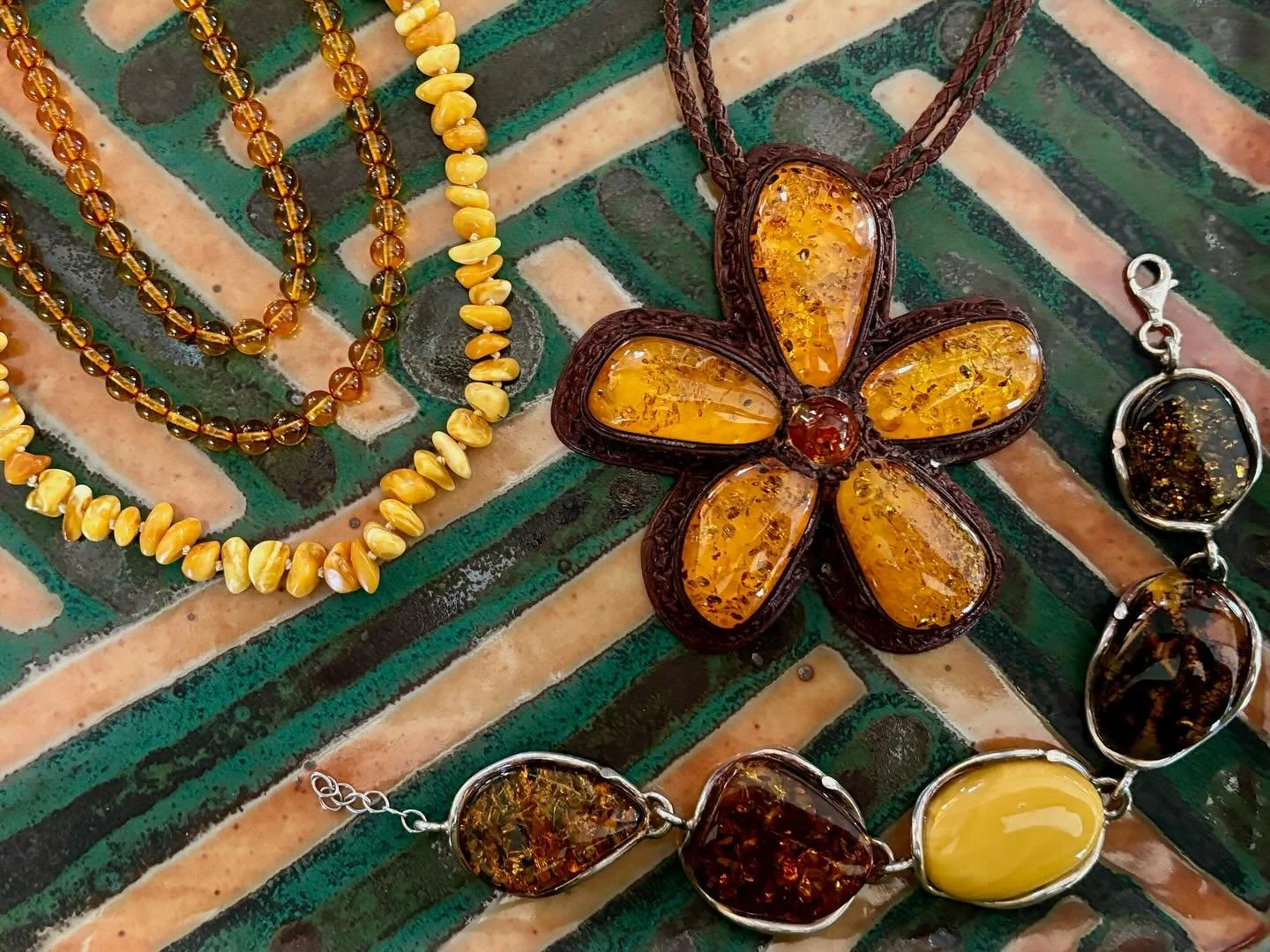 Add warmth to your outfit with some cheerful amber 🍯🐝✨

Stop by the gallery to see our collection of unique pieces. We&rsquo;re open 10-5 Tuesday through Saturday ✨🧡✨

#sidestreetgallery #rockyneck #gloucesterma #sterlingsilver #amber #flowerpenda