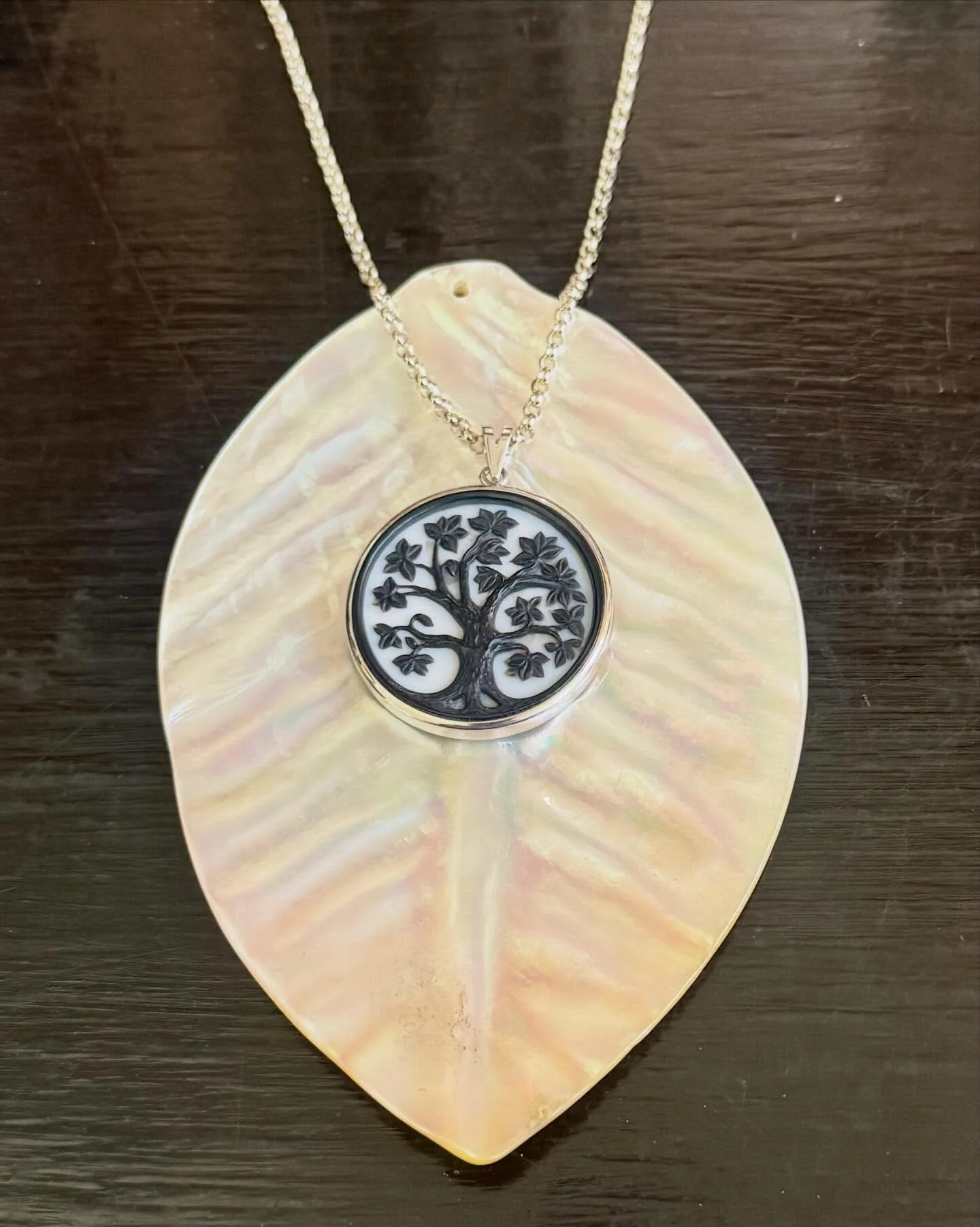 Tree of Life  A beautiful carved banded agate pendant from Germany made it to our Rocky Neck shores just now!

Come visit our gallery at 17 Rocky Neck Ave., Gloucester, MA
Tues- Sat 10:00am- 5:00pm
.
.
.
.
#agate
#jewelry
#black and white
#treelife
