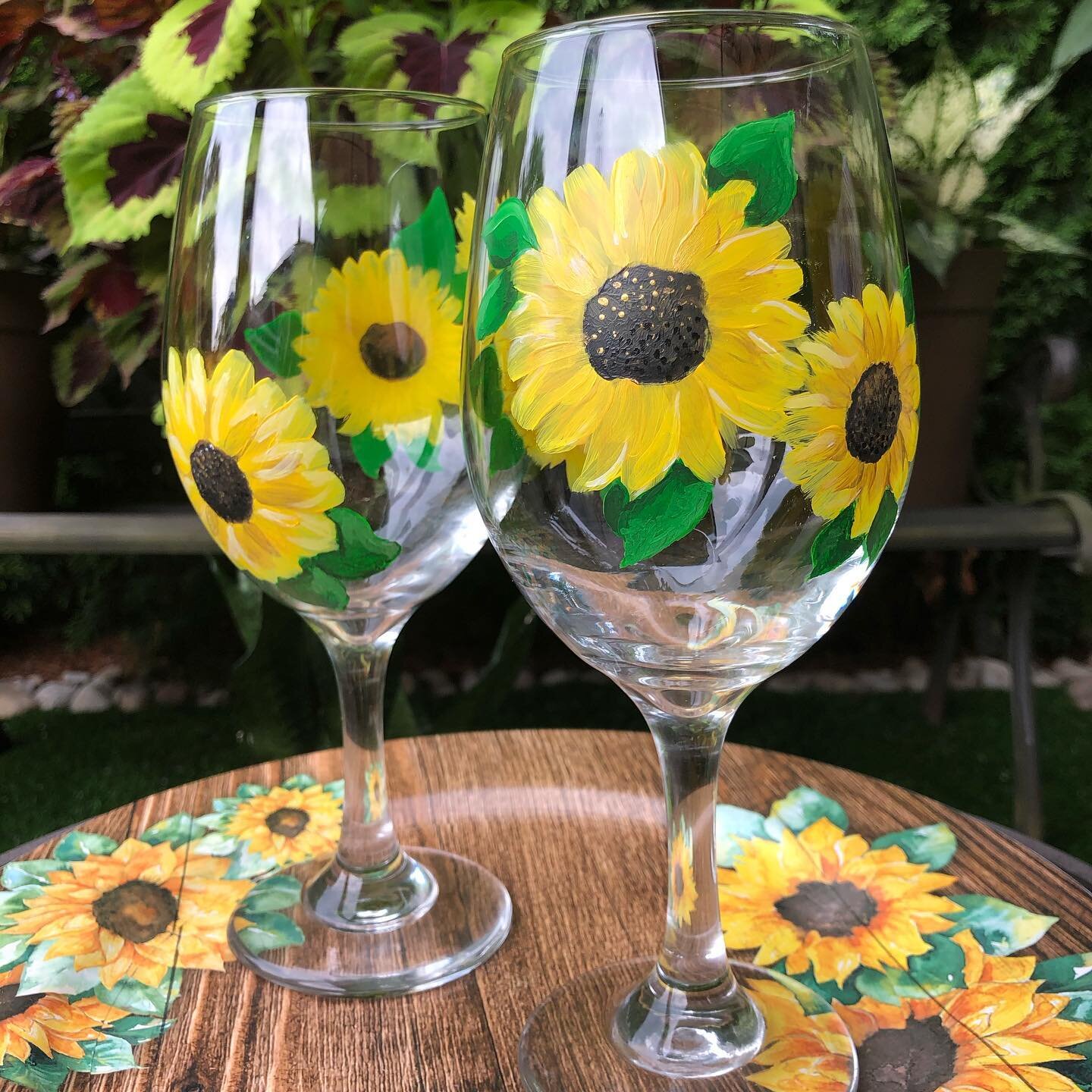 Custom hand painted wine glasses! Cheers 🥂