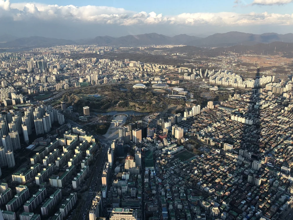  Views of Seoul from the Lotte World Tower (555 m high). The shadow it casts on the city is insane… 