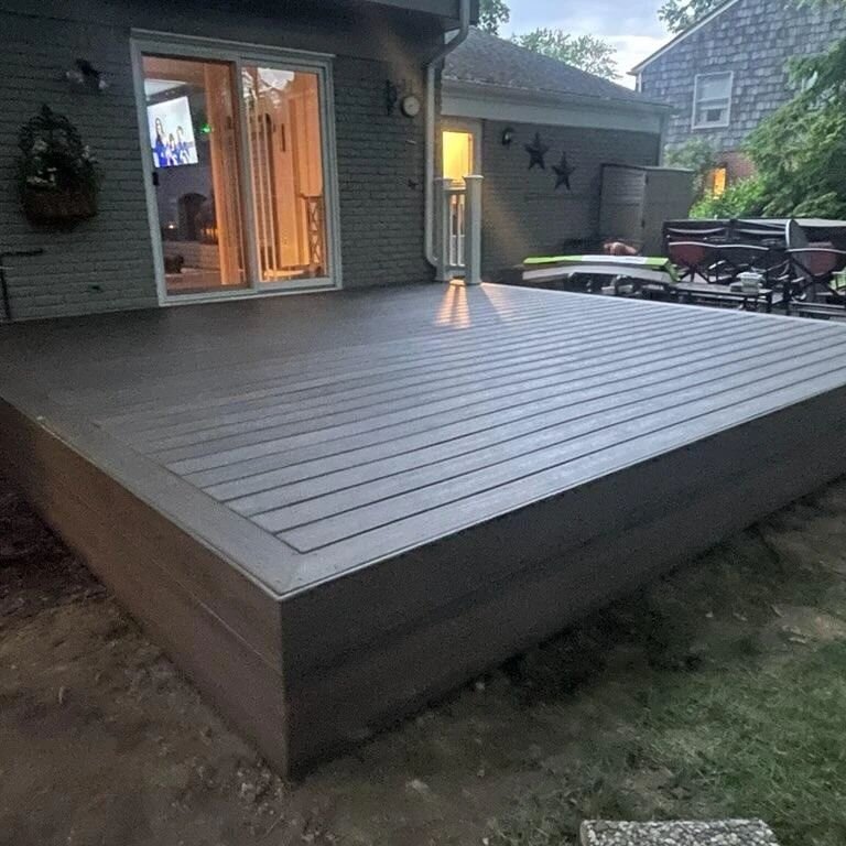 A nice 16'x16' deck we just completed for a customer. Turned out real nice and the color of the Trex flows nicely with the rest of their back yard.

#deck 
#trexdecking 
#contractor 
#smallbusiness 
#deckdesign