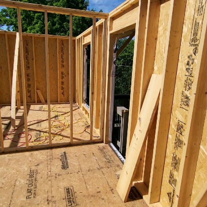Making some progress on our customer's #motherinlawsuite !  Should be working in the shade here soon!

#carpentry 
#smallbusiness 
#garagebuild 
#contractor
#addition 
#appartment