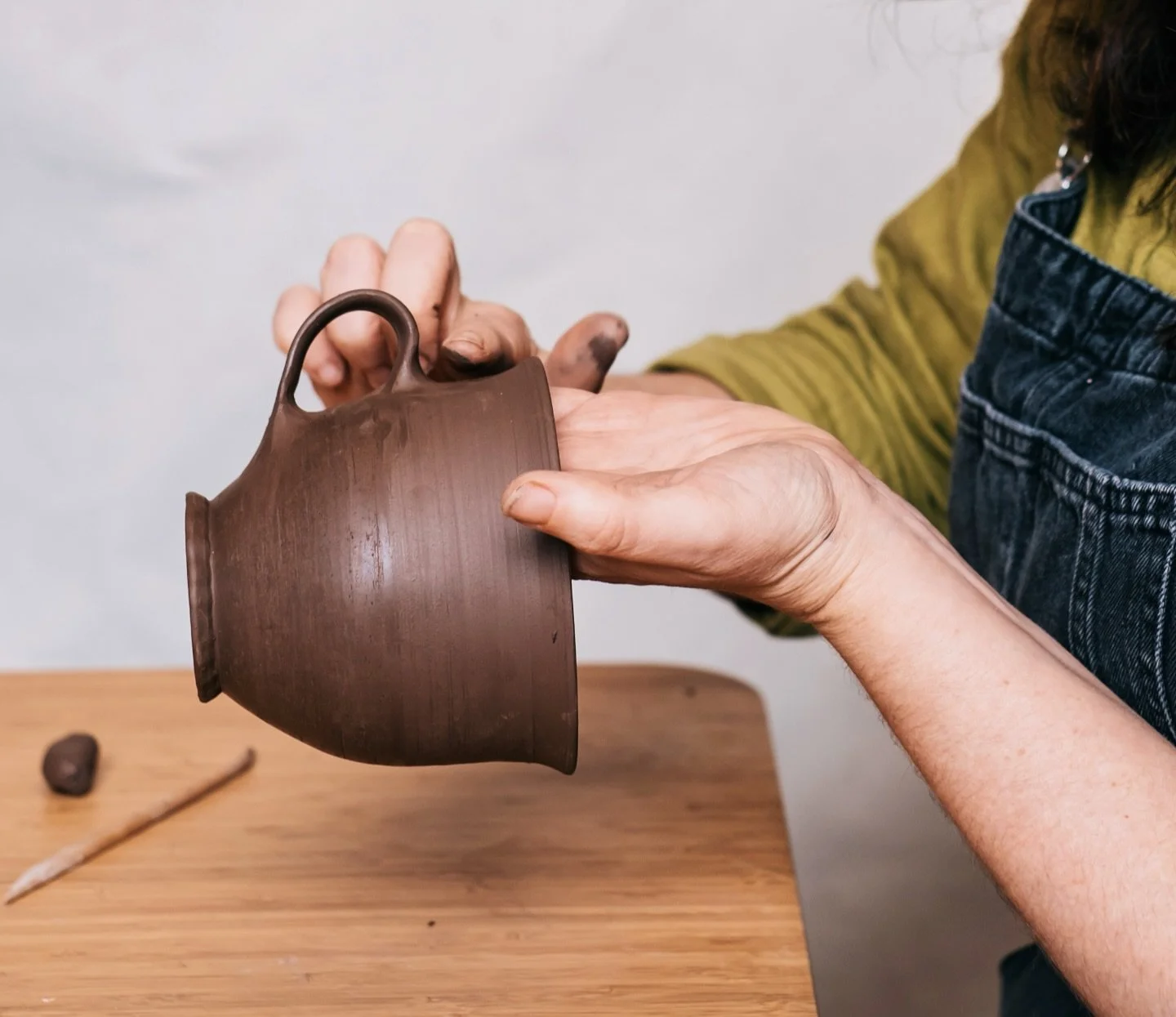 I&rsquo;ve booked in a firing each week for the next few weeks before the Christmas markets begin! Making lots of handles this week. I take care to make sure they&rsquo;re perfectly proportioned against the body of the mug, aiming for a two-finger si