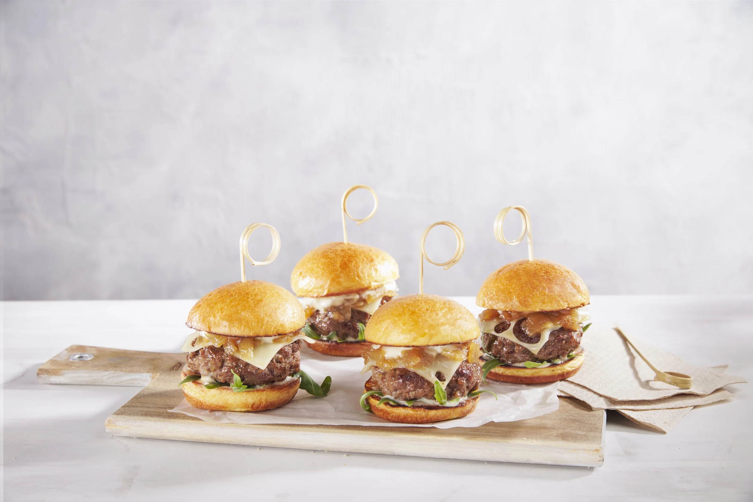 mini brioche con paltos con palitos.jpg