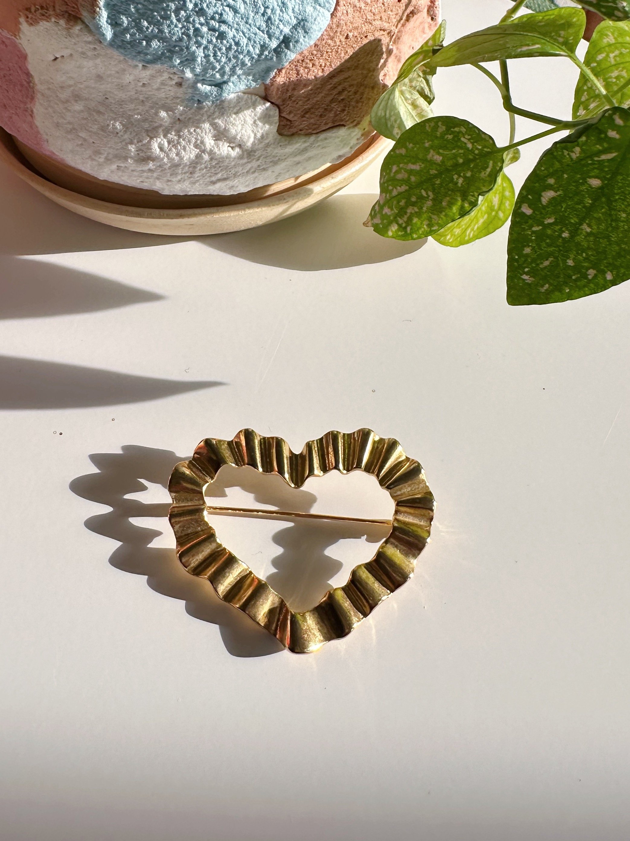 Frilled Gold Heart Brooch