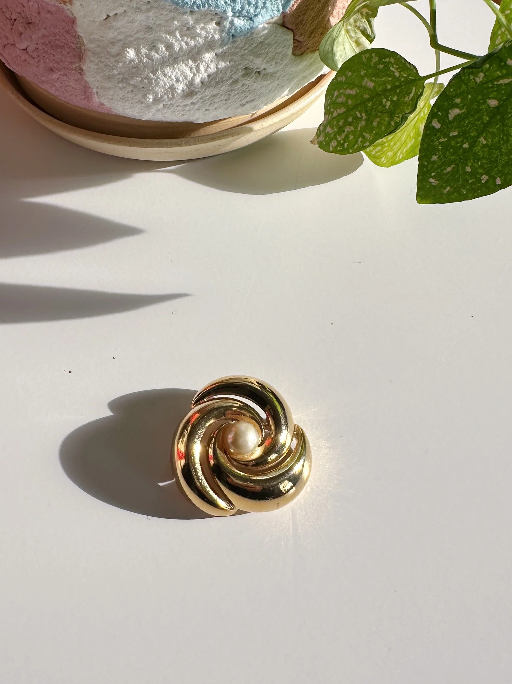 Gold Swirl & Pearl Brooch