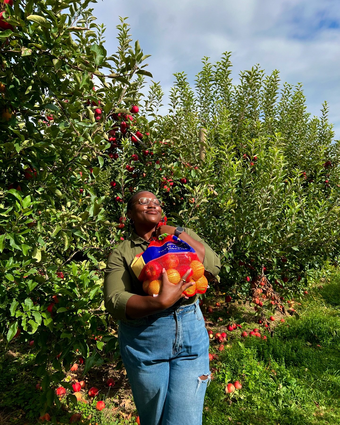 Kicking off October with a couple things I learned when apple picking @fishkillfarms 

🍎 one bad apple can in fact spoil the whole bunch
🍎 the apple really doesn&rsquo;t fall far from the tree
🍎 i could not be a farmer