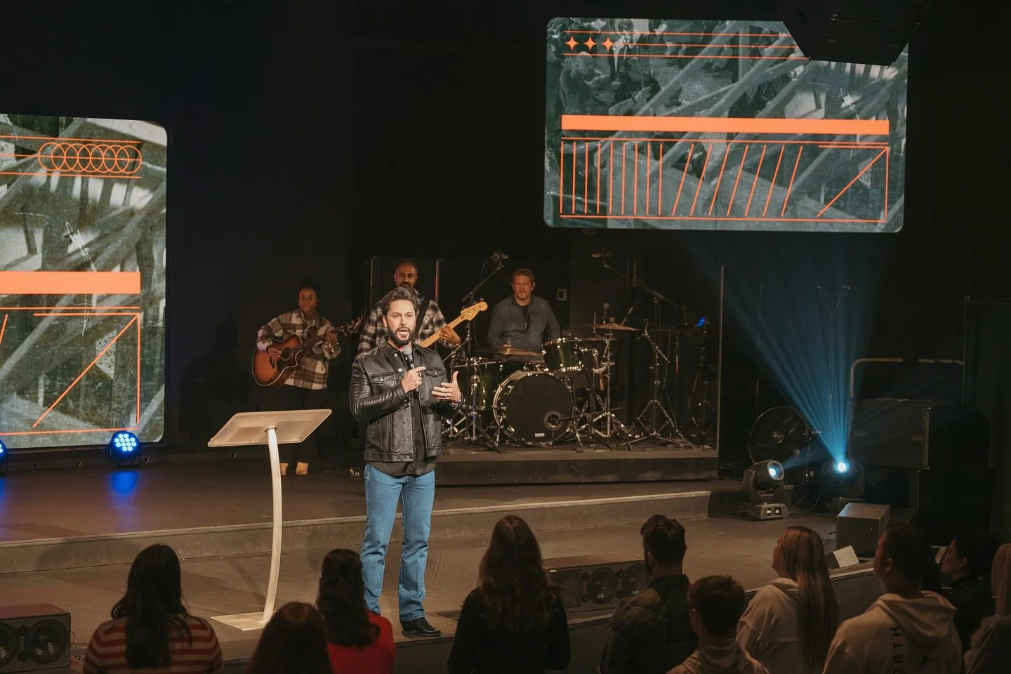 amazing message babe! @troyarden 💥

momentum begins with movement 

it&rsquo;s time to make a move

momentum multiplies with unity

you can have close proximity but still not participate 

don&rsquo;t miss your chance to be the next domino 

❤️