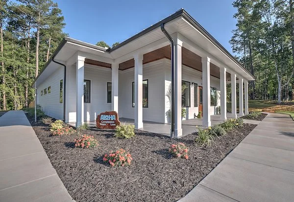 Aloha Veterinary - Exterior Side View