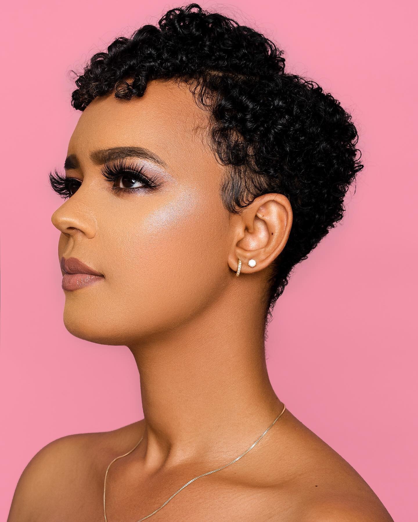 🔥🔥goodness!!! 

eyelash Shoot for @sweetesttouchcollections 

✌🏼

Graded using
LUT: mine
Panel: @retouchingacademy 
.
.
.

#londonphotographer #londonmodel #beautyshoot #photoshoot #outdoorshoots #overpowerthesun #godoxad360 #fashionshoots #fashio