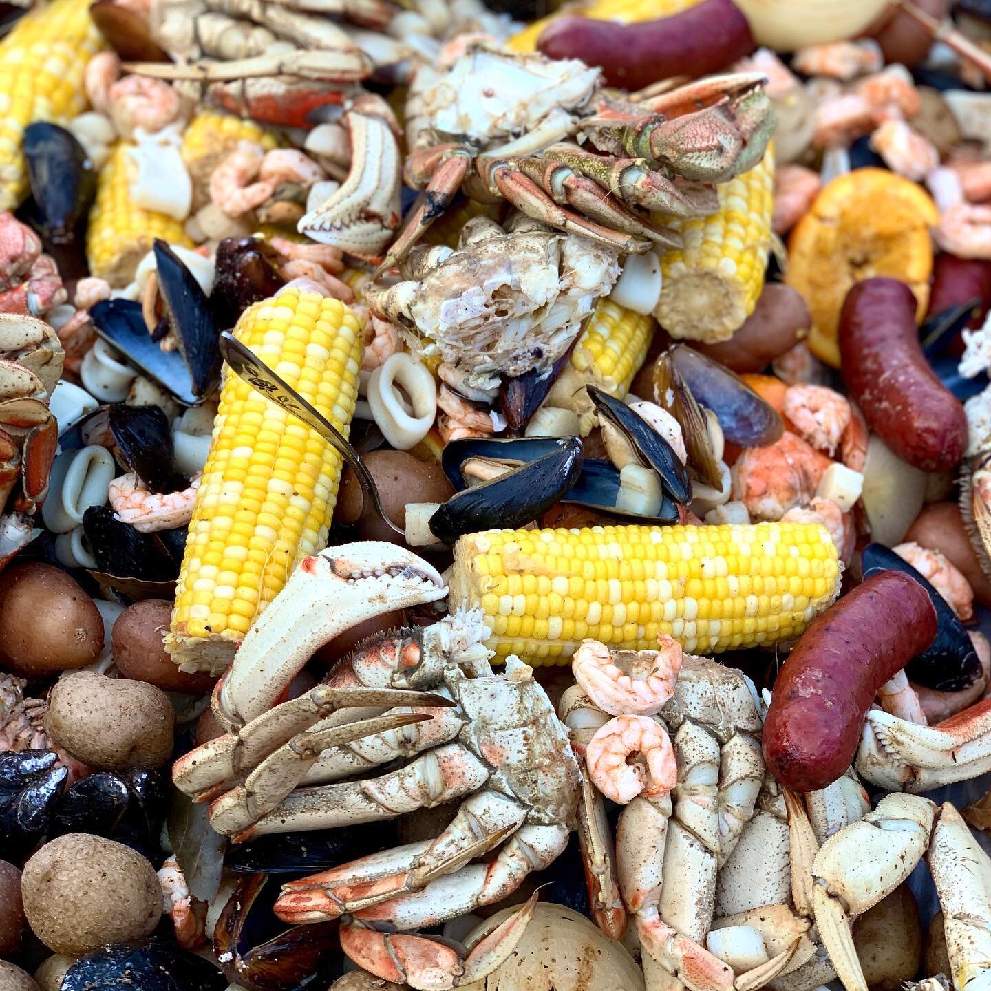 Our mom is moving to Cali, so we figured there&rsquo;s no better way to send her off than by having a seafood boil! 🦀 🌽 🦀