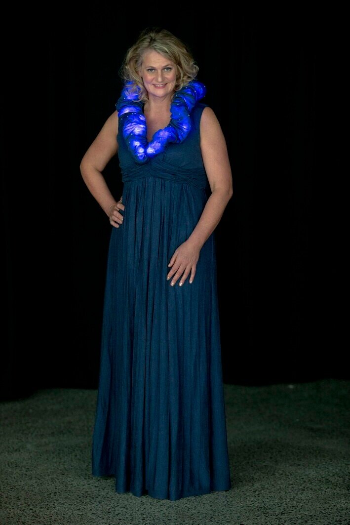 AUT+LED+Gown-0470_resize%5B2%5D.jpg