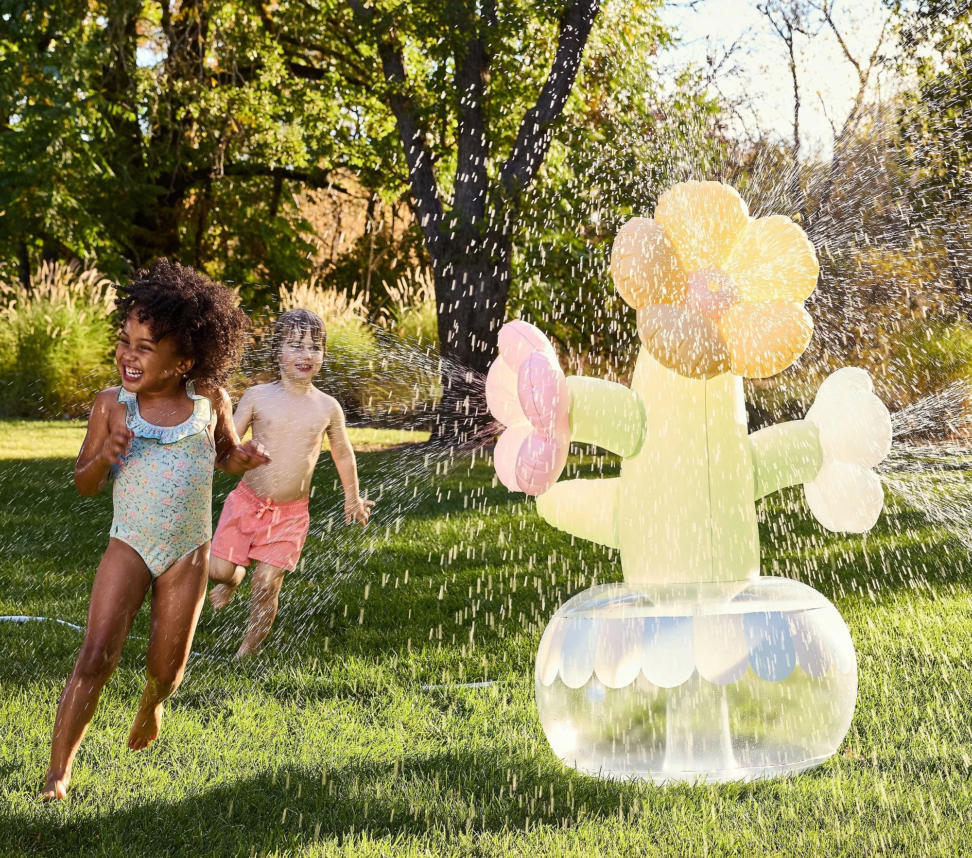 flower-bouquet-inflatable-sprinkler-xl.jpg