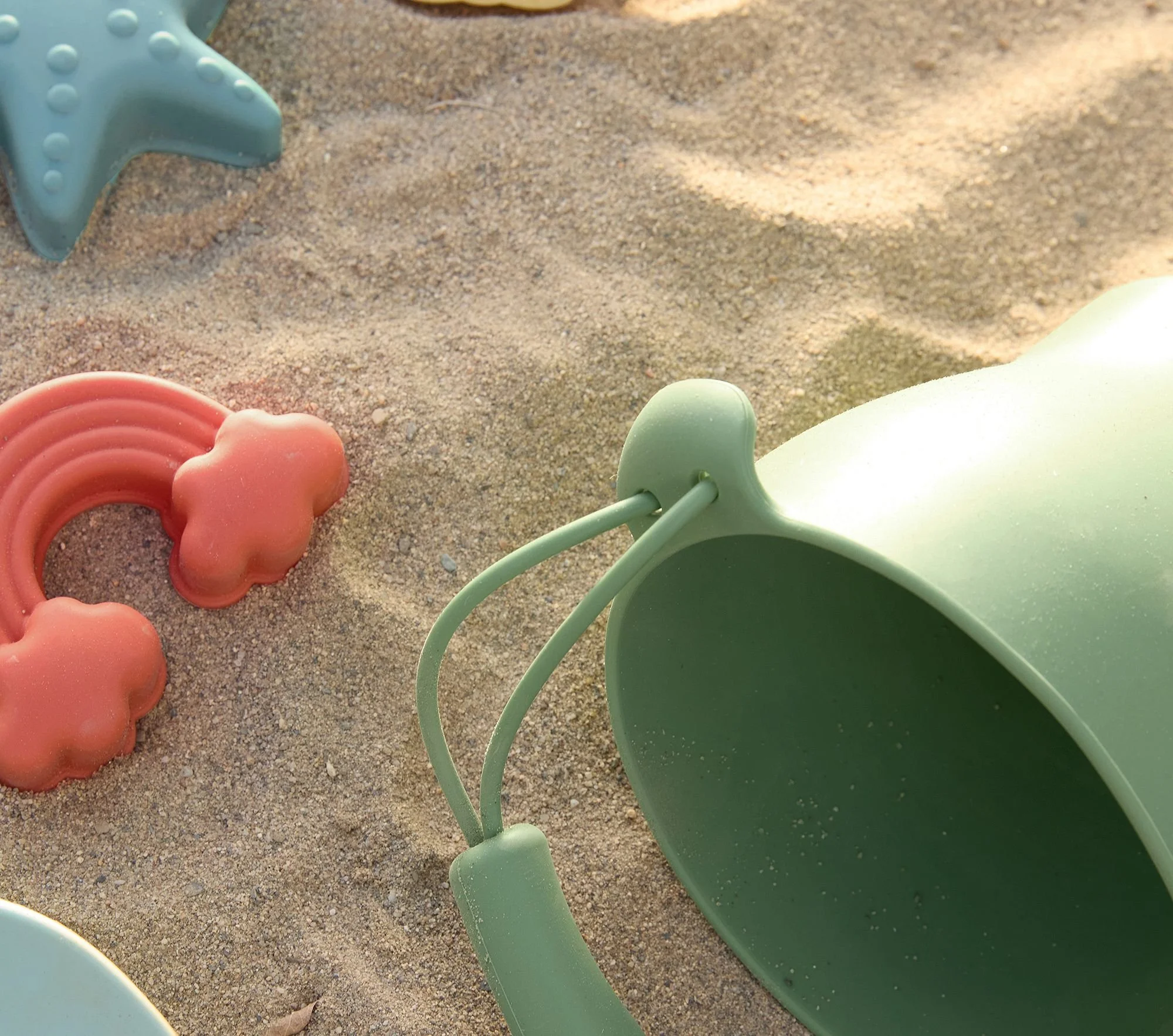 beach-bucket-sand-toys-1-xl.jpg