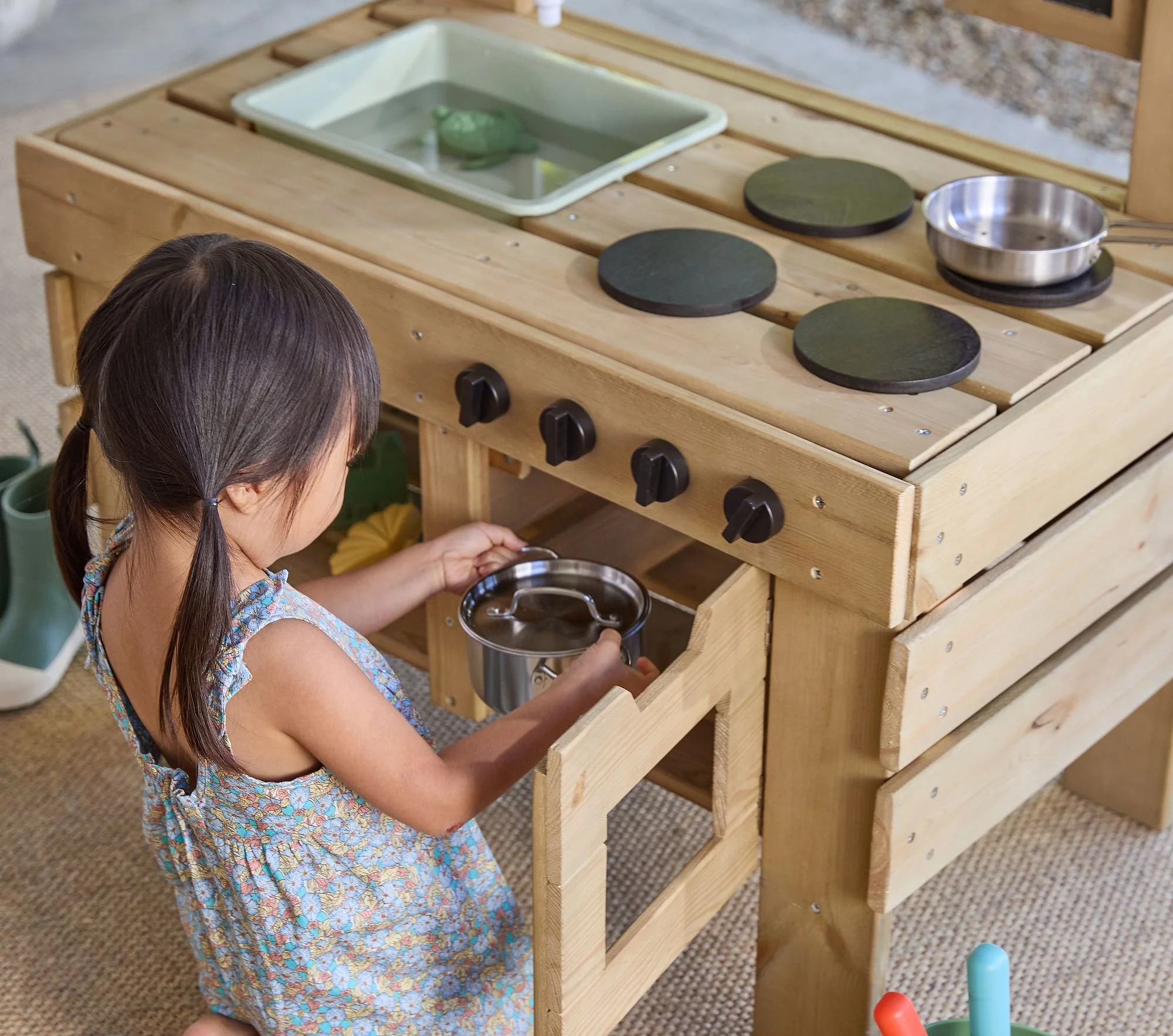 indoor-mud-kitchen-with-accessories-xl (1).jpg