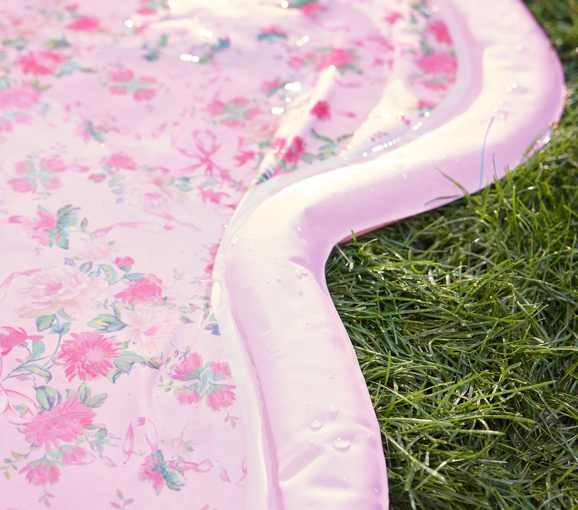 loveshackfancy-flower-shaped-inflatable-splash-pad-2-xl.jpg