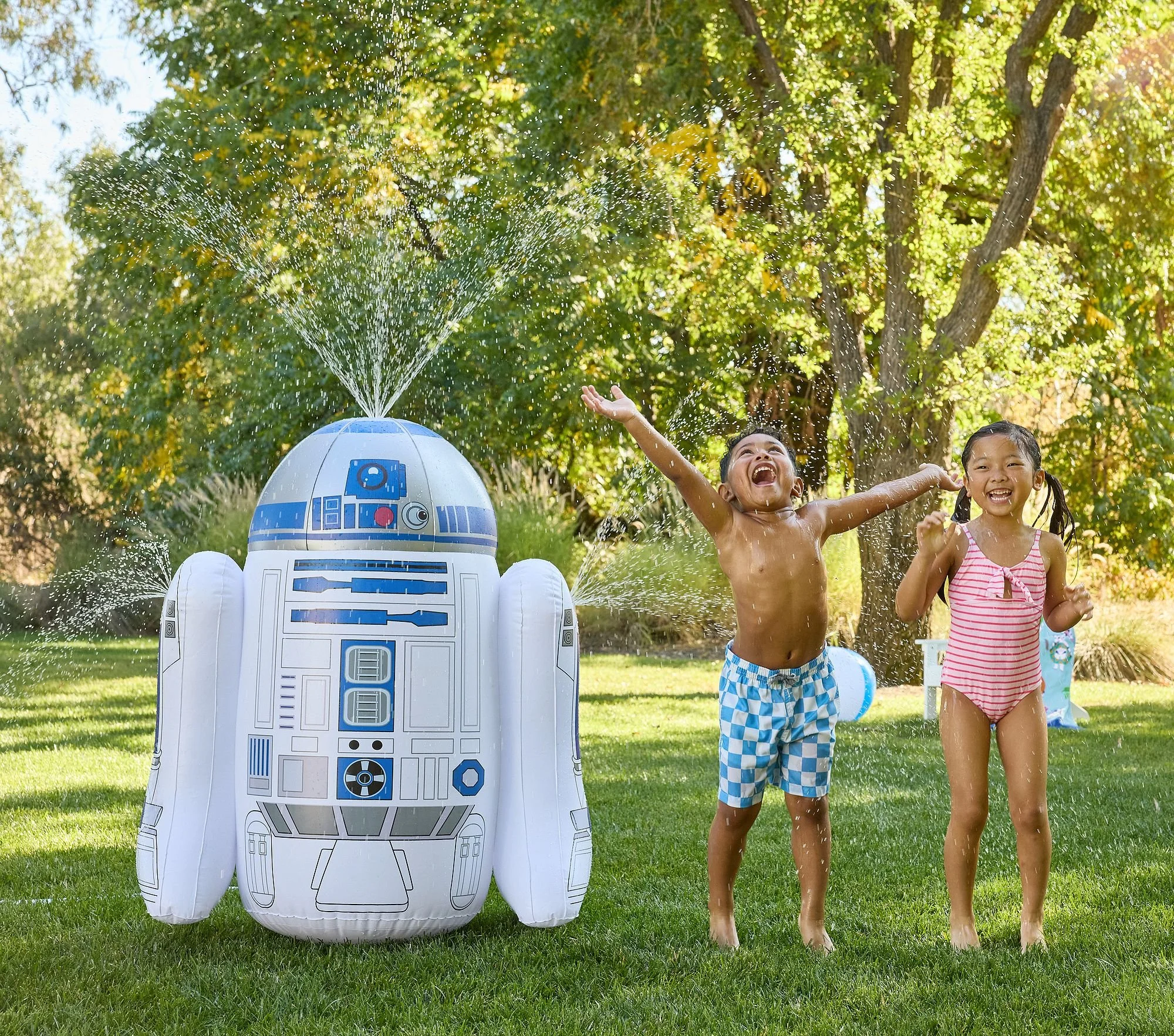 star-wars-r2-d2-inflatable-sprinkler-1-xl.jpg