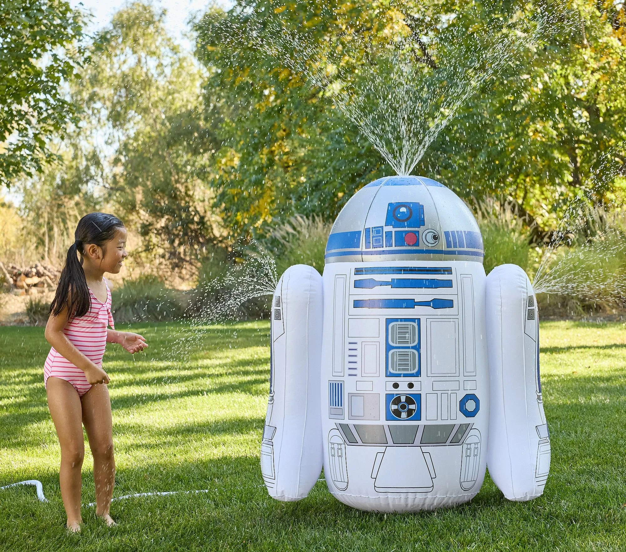star-wars-r2-d2-inflatable-sprinkler-xl.jpg