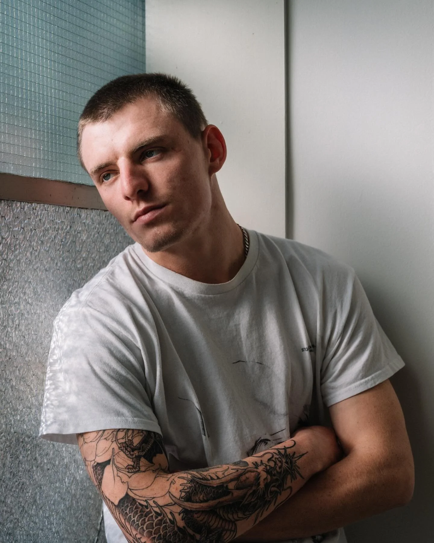 Creating a little magic with my Collarts students 💫exploring the nuances of  natural light to create mood and dimension.

 @collartsphotography 
A big thank you to Ben 🙏@e30.daydream ✨
@collarts 
📷Open Day 31st August📷