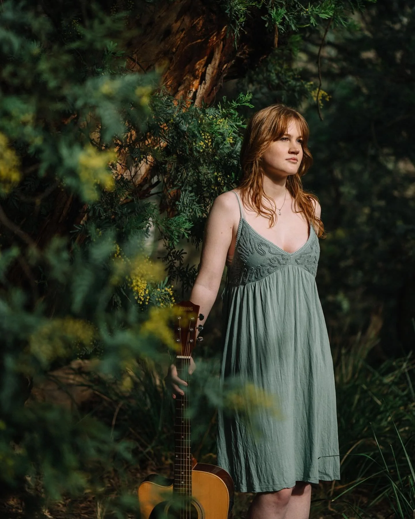 Meet the super talented musician Ruby Dale, songstress extraordinaire! 🌟 I had the absolute pleasure of capturing this beautiful artist amidst the charming streets and riverbanks of Richmond, reflecting her soulful earthiness. It&rsquo;s inspiring t