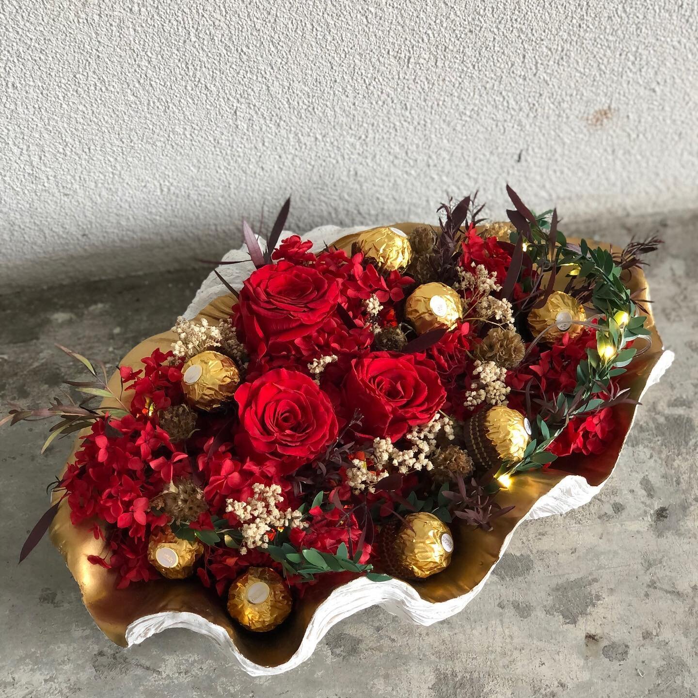 Our little seashells are flying out the door! Order yours now! 
-
-
-
-
-
-
#flowerstagram  #flowersofinstagram #flowers #preservedflowers #preservedflowerarrangement #flowersoftheday #sydneyflorist