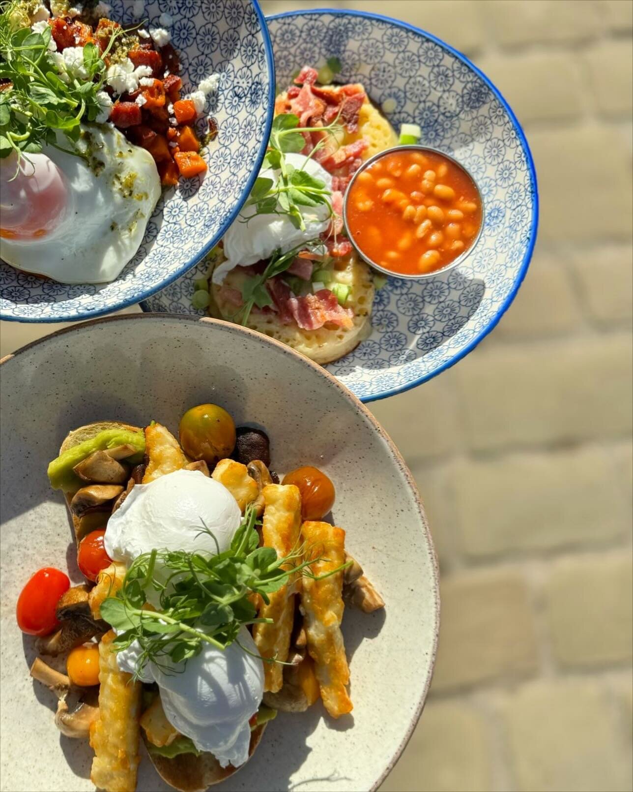 Breakfast in the sunshine&hellip; 🌞🍳 No better way to start your Monday! 

📸 Pictured: the new additions to our breakfast menu, top to bottom&hellip;

~ Breakfast hash: sweet potato &amp; chorizo hash topped with feta, fried egg &amp; pesto drizzl