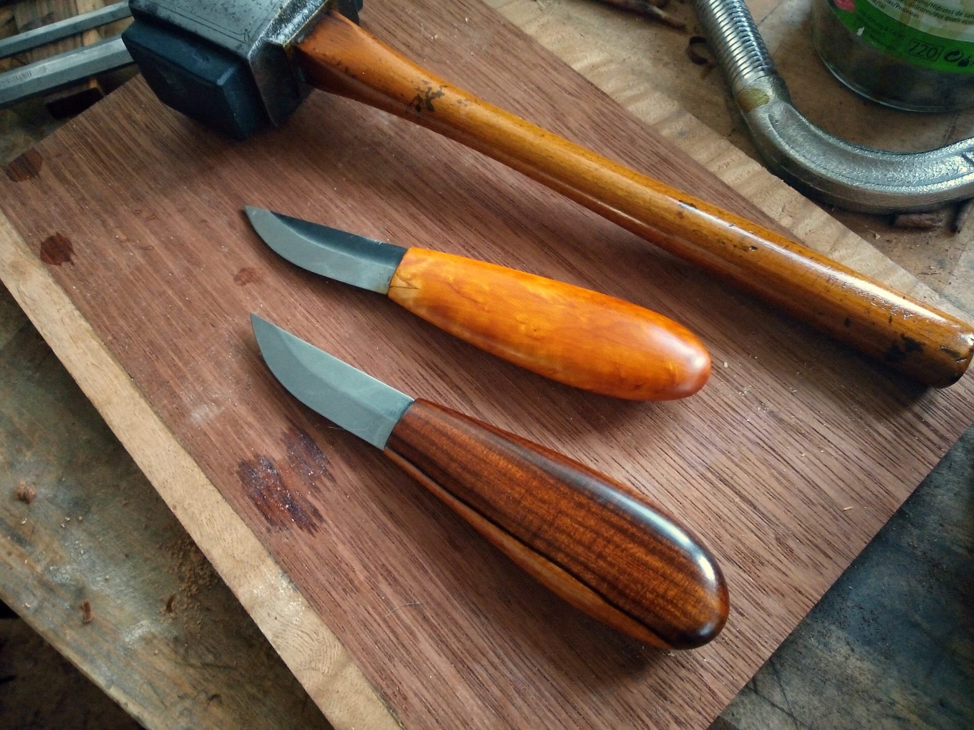 Carving knives high carbon steel blades made in Finland. Masur birch and Indian laurel handles
AVAILABLE