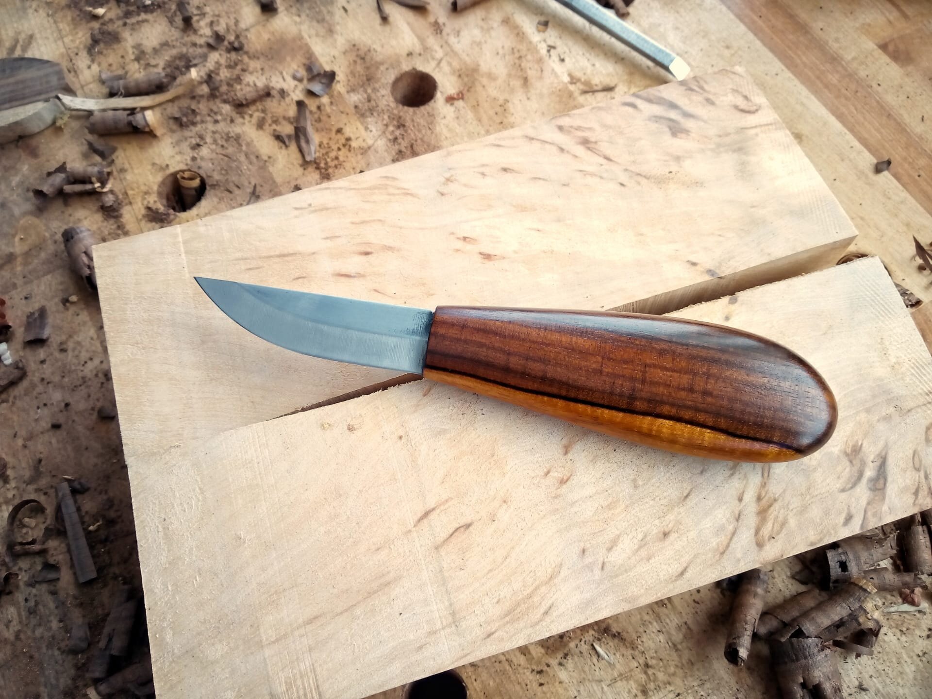 Carving knive high carbon steel blade made in Finland and Indian laurel handle
AVAILABLE