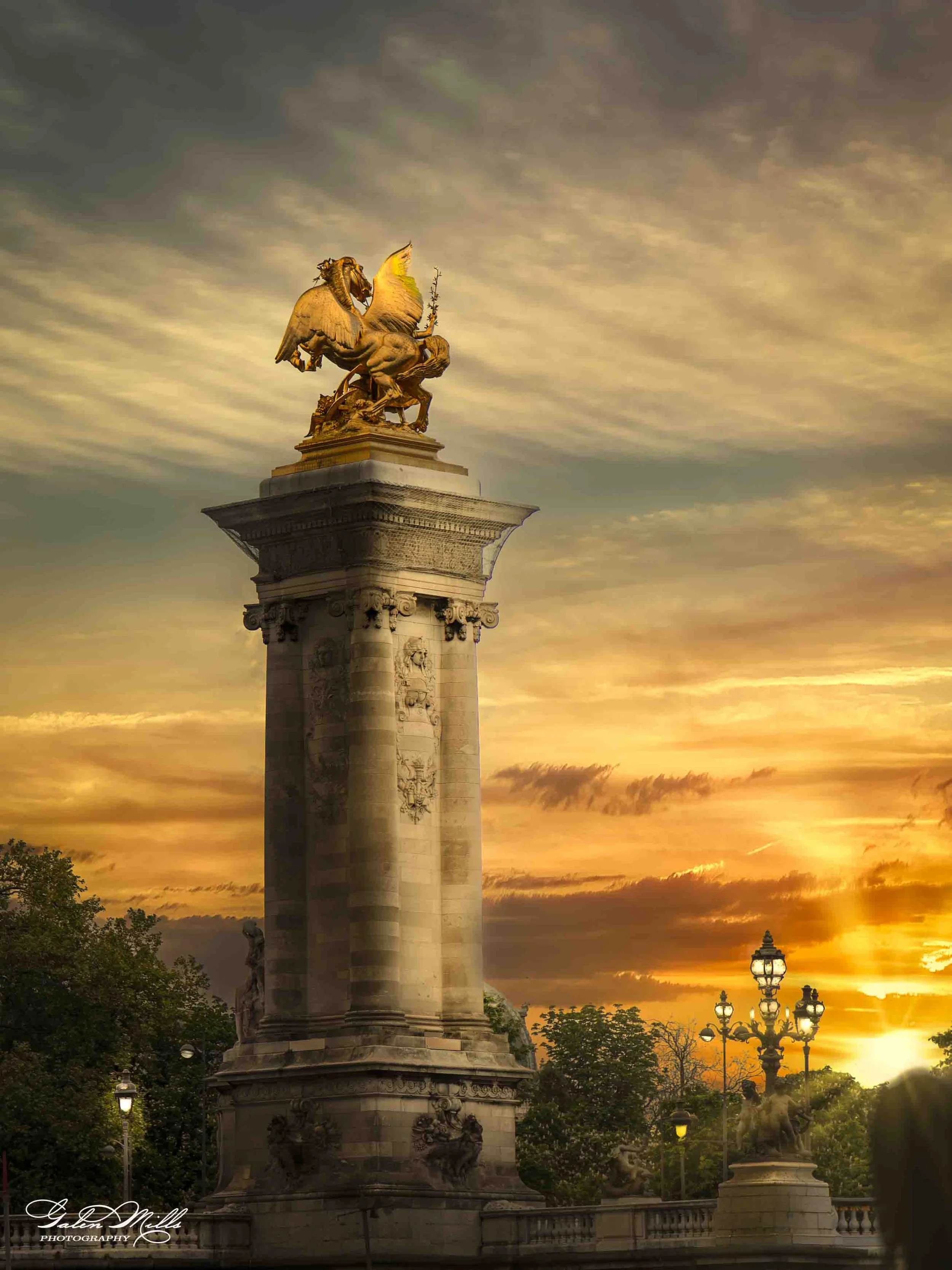 Golden Statue on Alexander III bridge