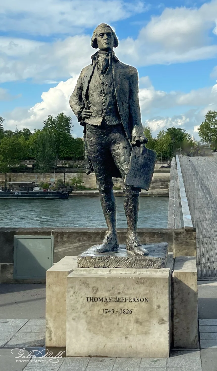 Statue of Thomas Jefferson in Paris, riverside backdrop