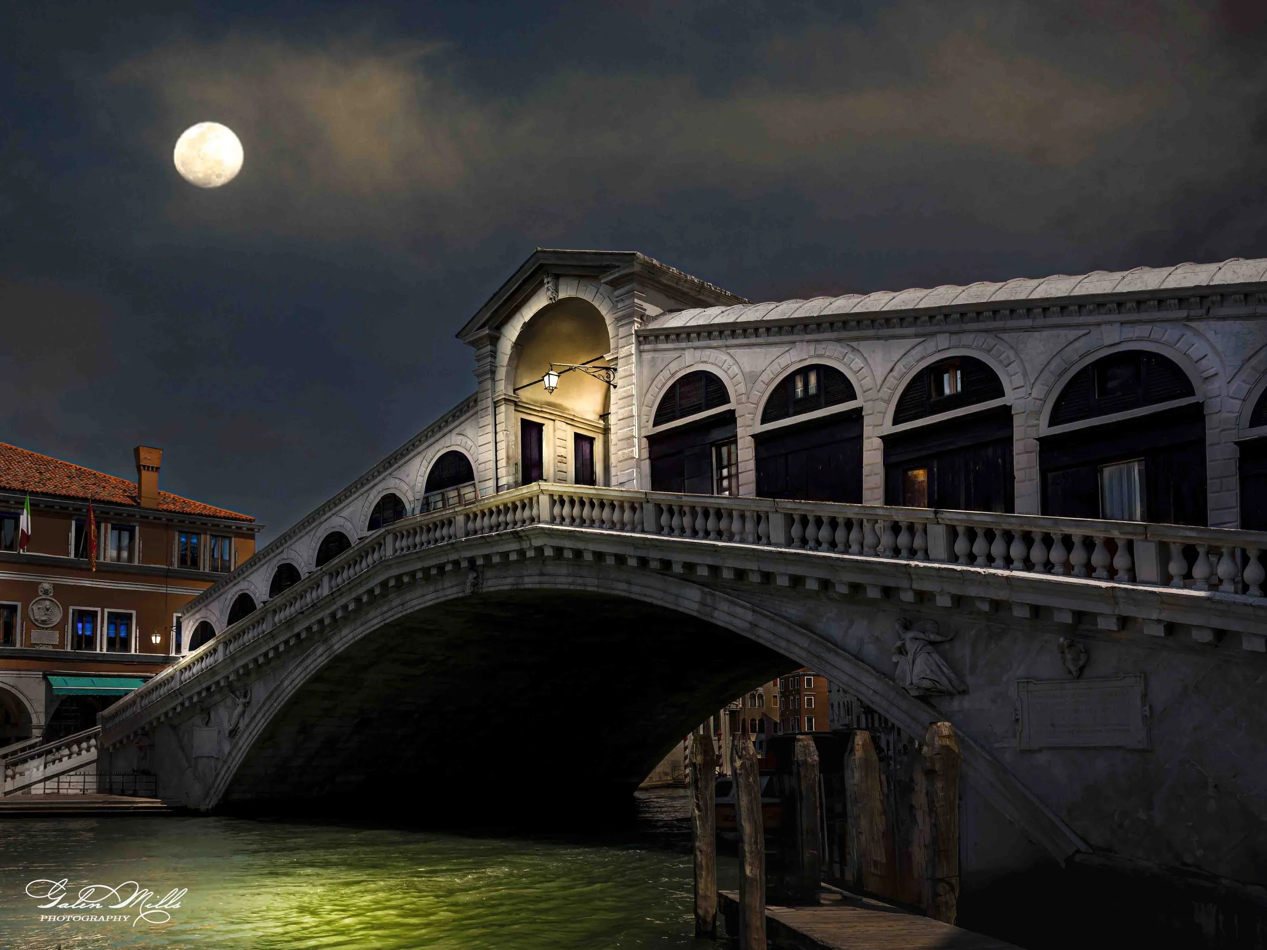 Rialto Bridge at night