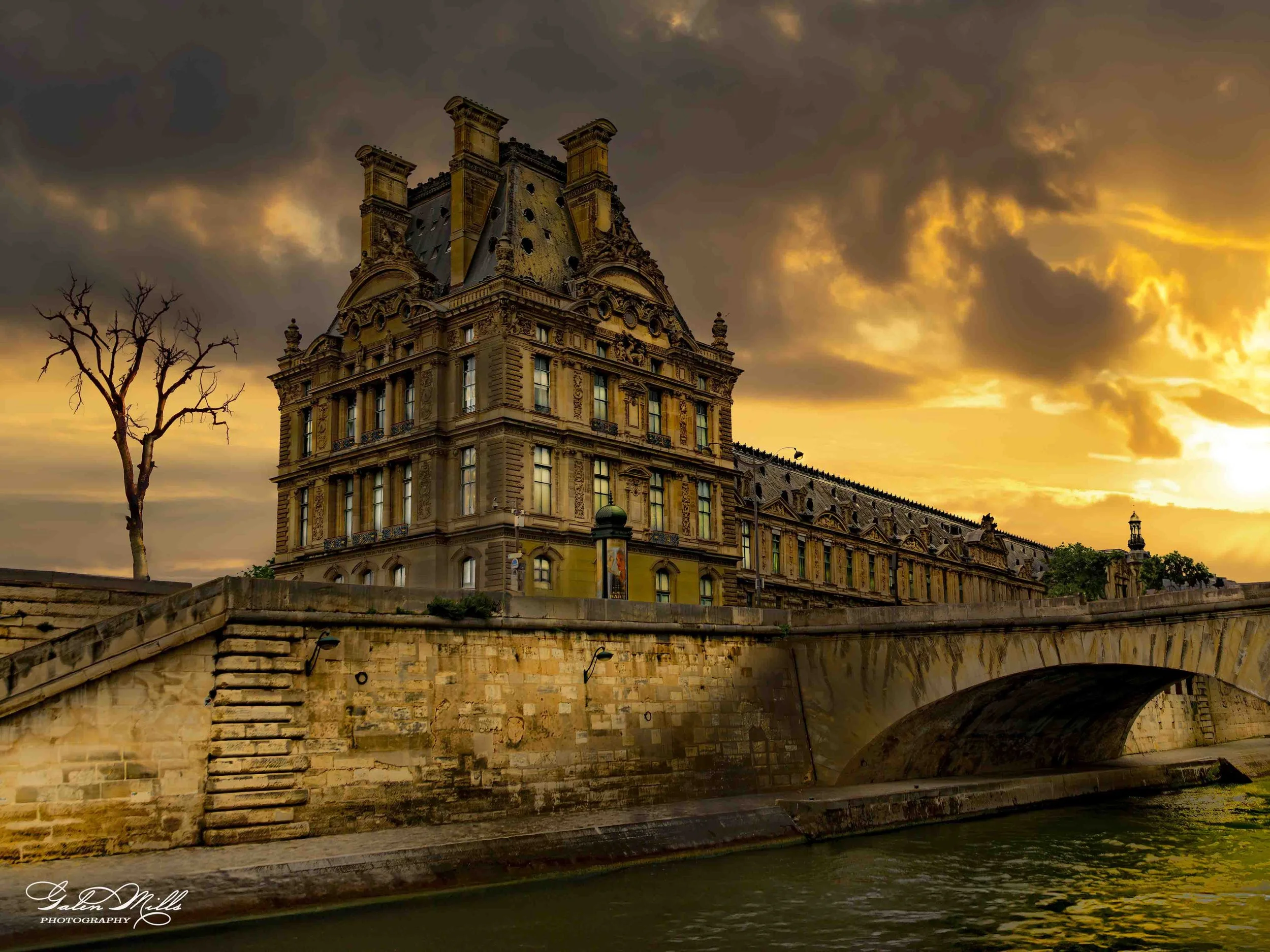 Pavillon de Flore at sunset