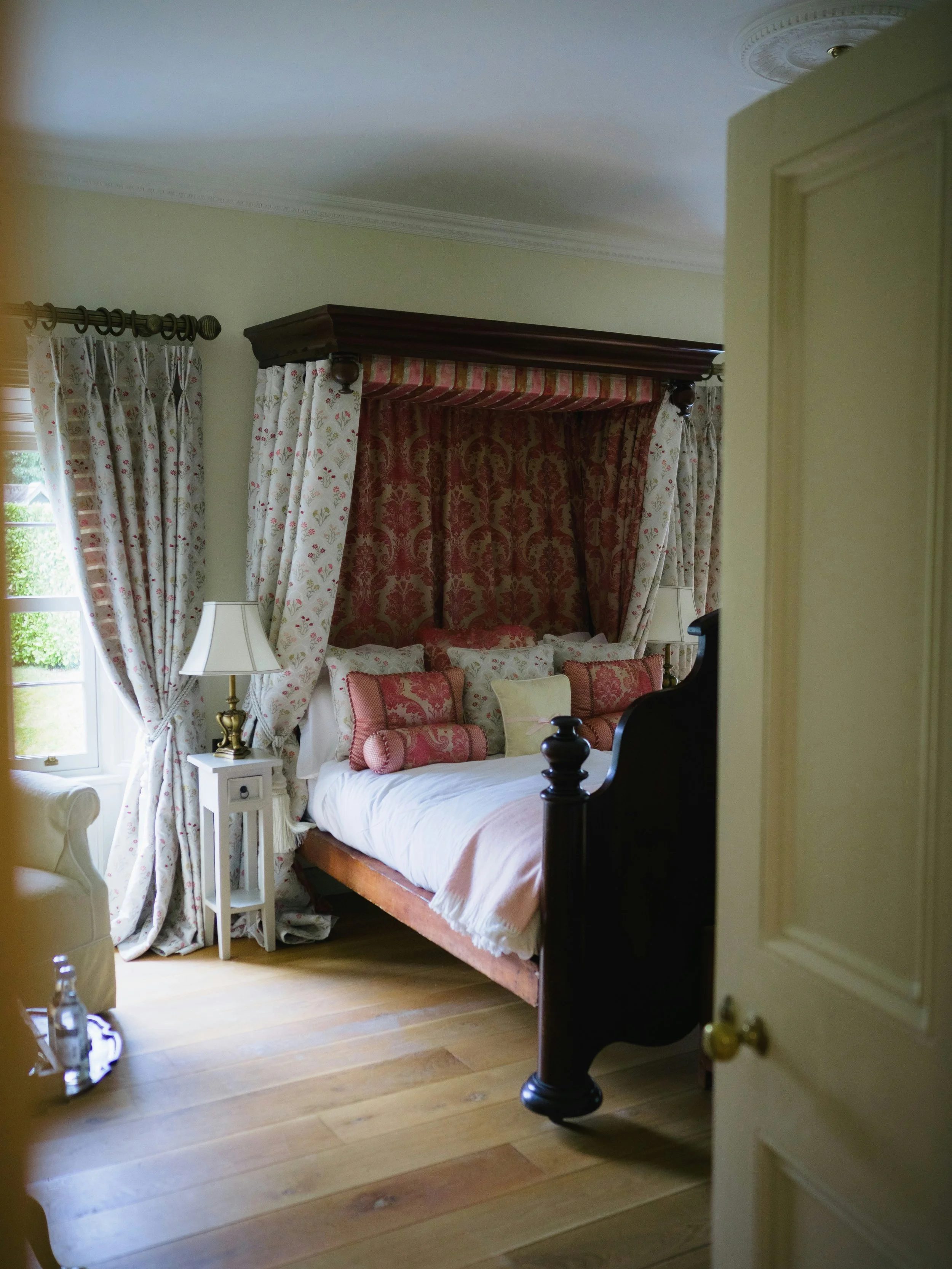 A vintage creme and red bedroom