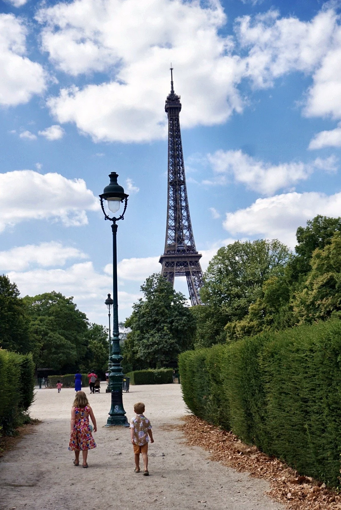 14_eiffel-walk.jpg