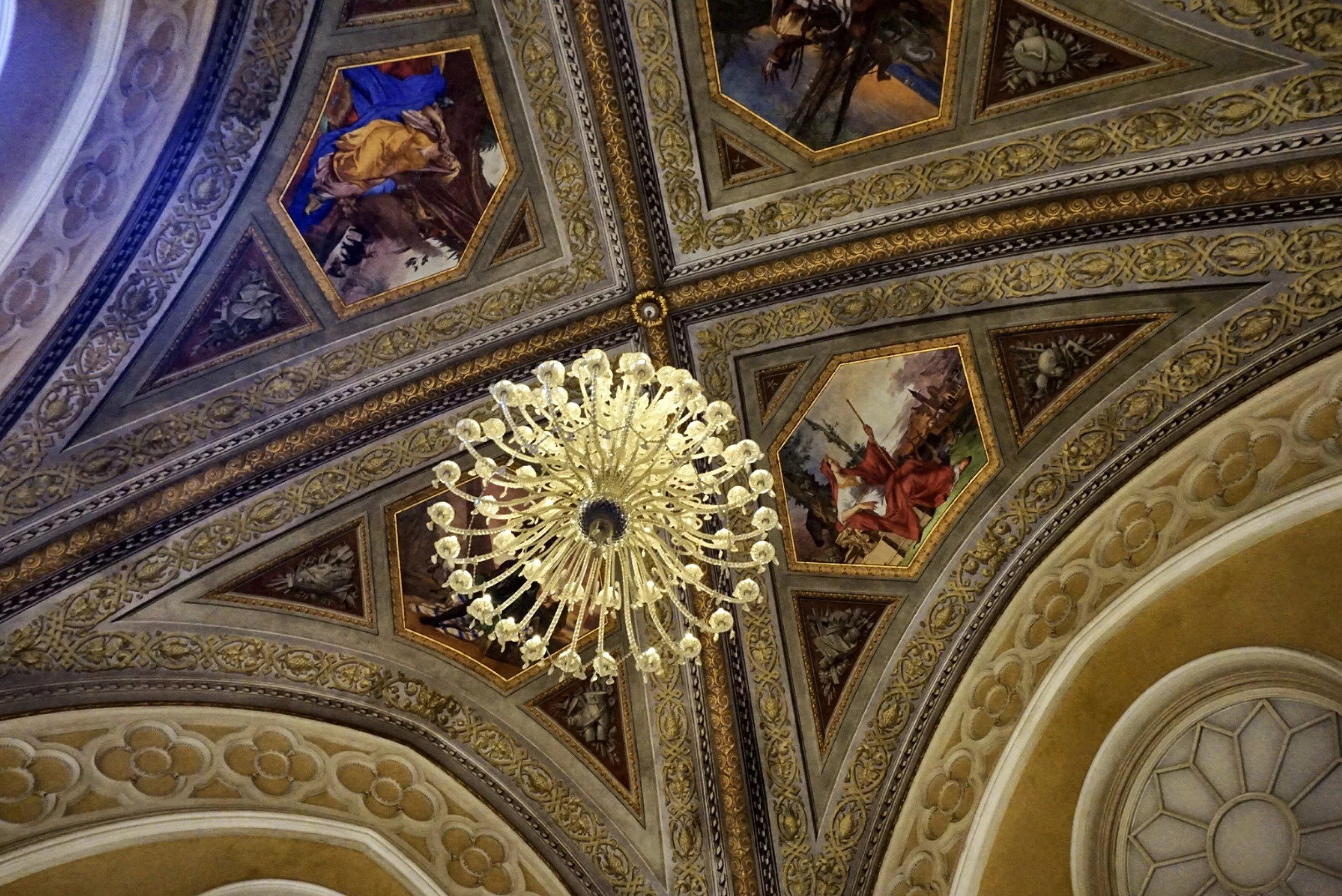 02_frescoed-ceiling.jpg