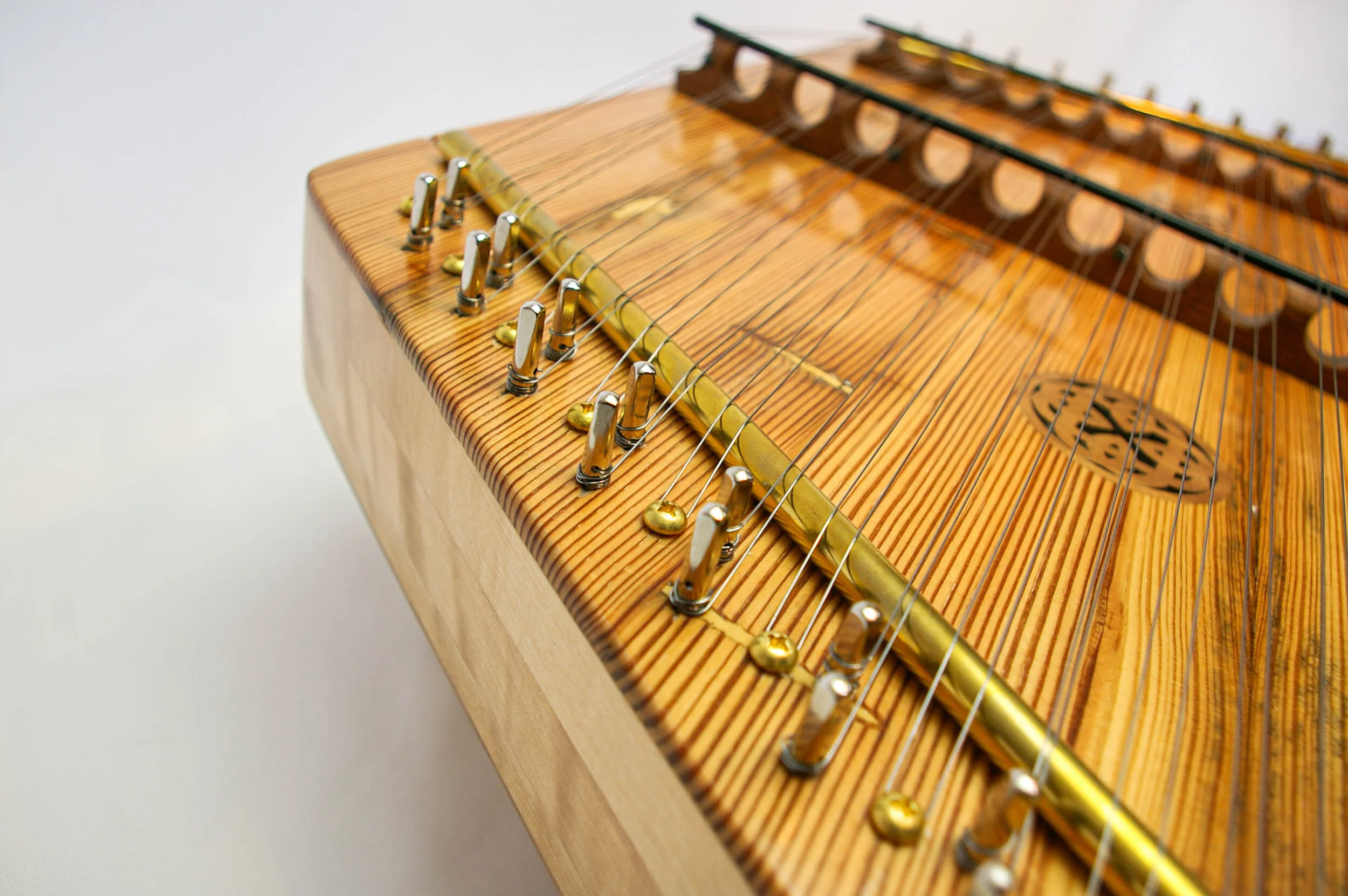 17/16 Pine Soundboard Hammered Dulcimer — Appalachian Strings