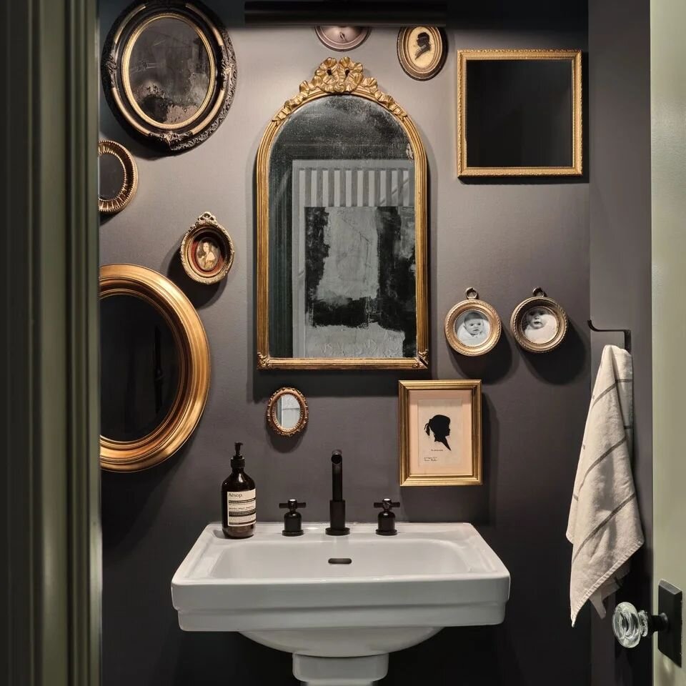 Helping my friend/client revamp her powder room and I'm totally taking inspo from this moody collected bath from Crystal Sinclair. 

I love the haphazard mix of mirrors and photographs against the dark wall color. 

Some people may be nervous to pain