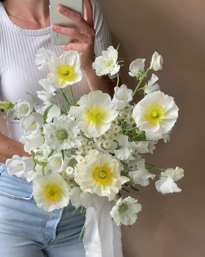 Late June florals for @thewhitepeony featuring our fave poppies from @rockrose.farm π€