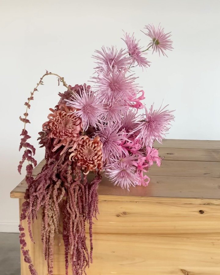 November mum debut with @rockrose.farm for @designyyj. Just in case we needed one more reason to love 100% local, seasonal designs.